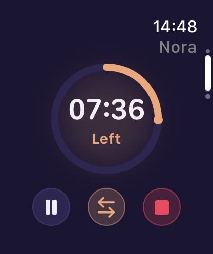 A feed timing on the Watch: 7 minutes 36 seconds on the left side, with buttons to pause, switch sides and stop.